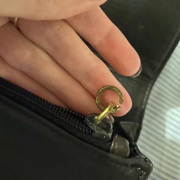 Black leather DKNY medium/small size clutch - Picture 7 of 7